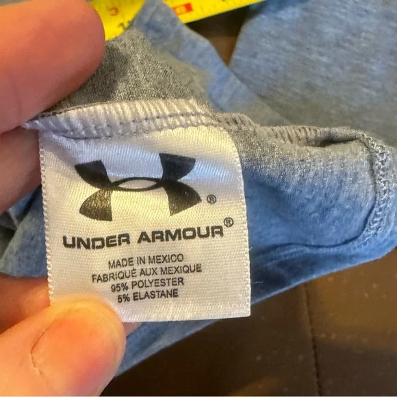 Under Armour grey LS power in pink women’s shirt. Cancer awareness. 🩷🩷 - Picture 6 of 6